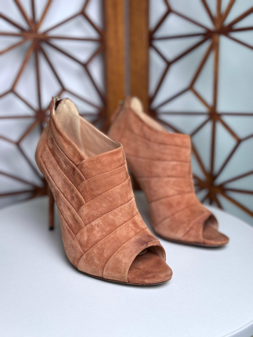 Botines Peep Toe Birman de Gamuza Beige con Tacón Alto - Nina BAZART