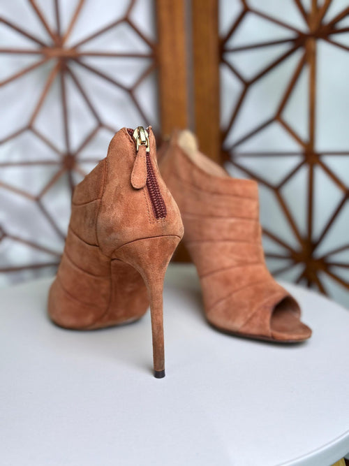 Botines Peep Toe Birman de Gamuza Beige con Tacón Alto - Nina BAZART