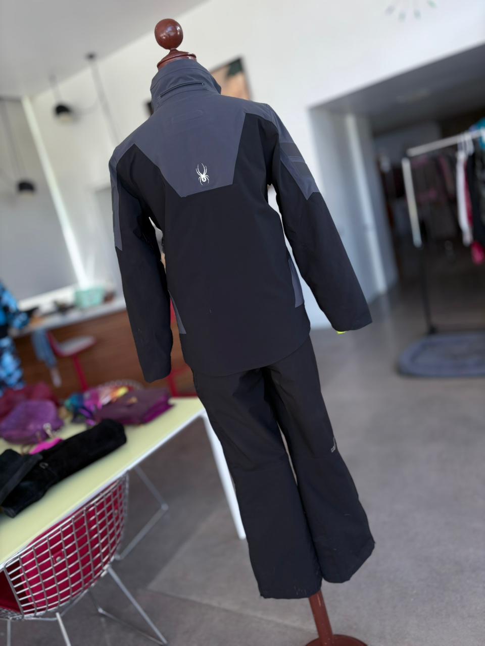 Conjunto de esquí Spyder y Descente negro con detalles neón