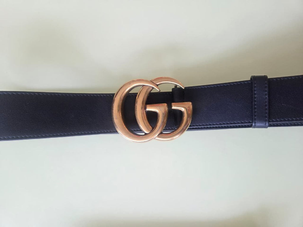 Cinturón Gucci Marmont Negro de Piel con Hebilla Doble G Dorada - Nina BAZART