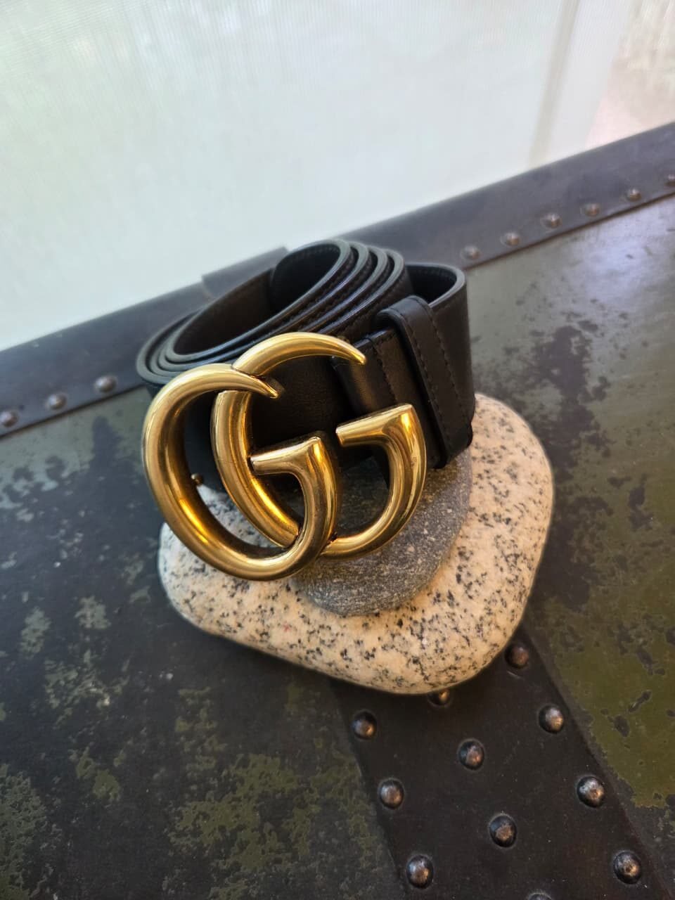 Cinturón Gucci Marmont Negro de Piel con Hebilla Doble G Dorada - Nina BAZART