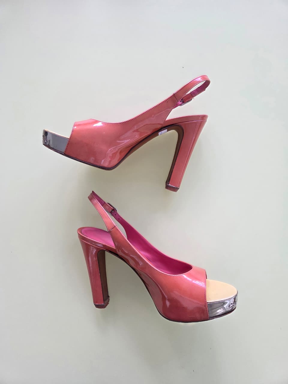 Sandalias de charol rosa-CHANEL