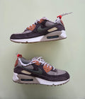 Tenis Nike Air Max en tonos gris y terracota — talla 6 MX