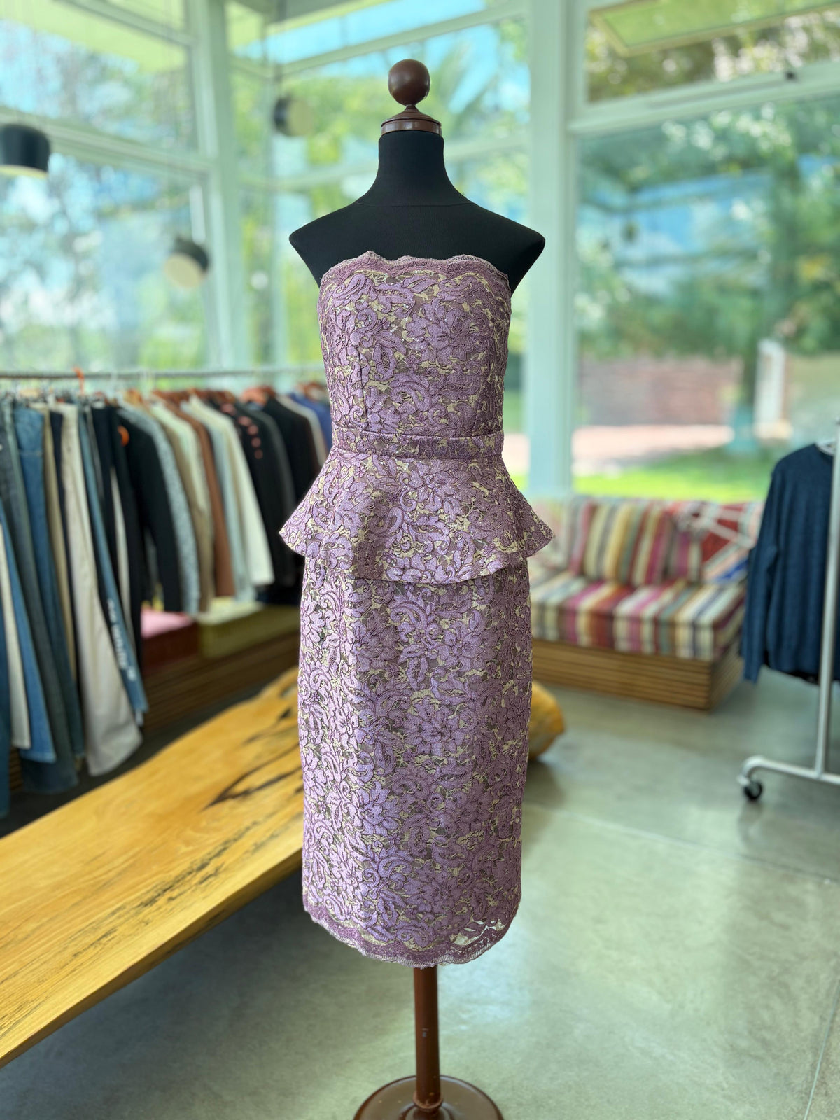 Vestido strapless de encaje morado-VALERIA LARR