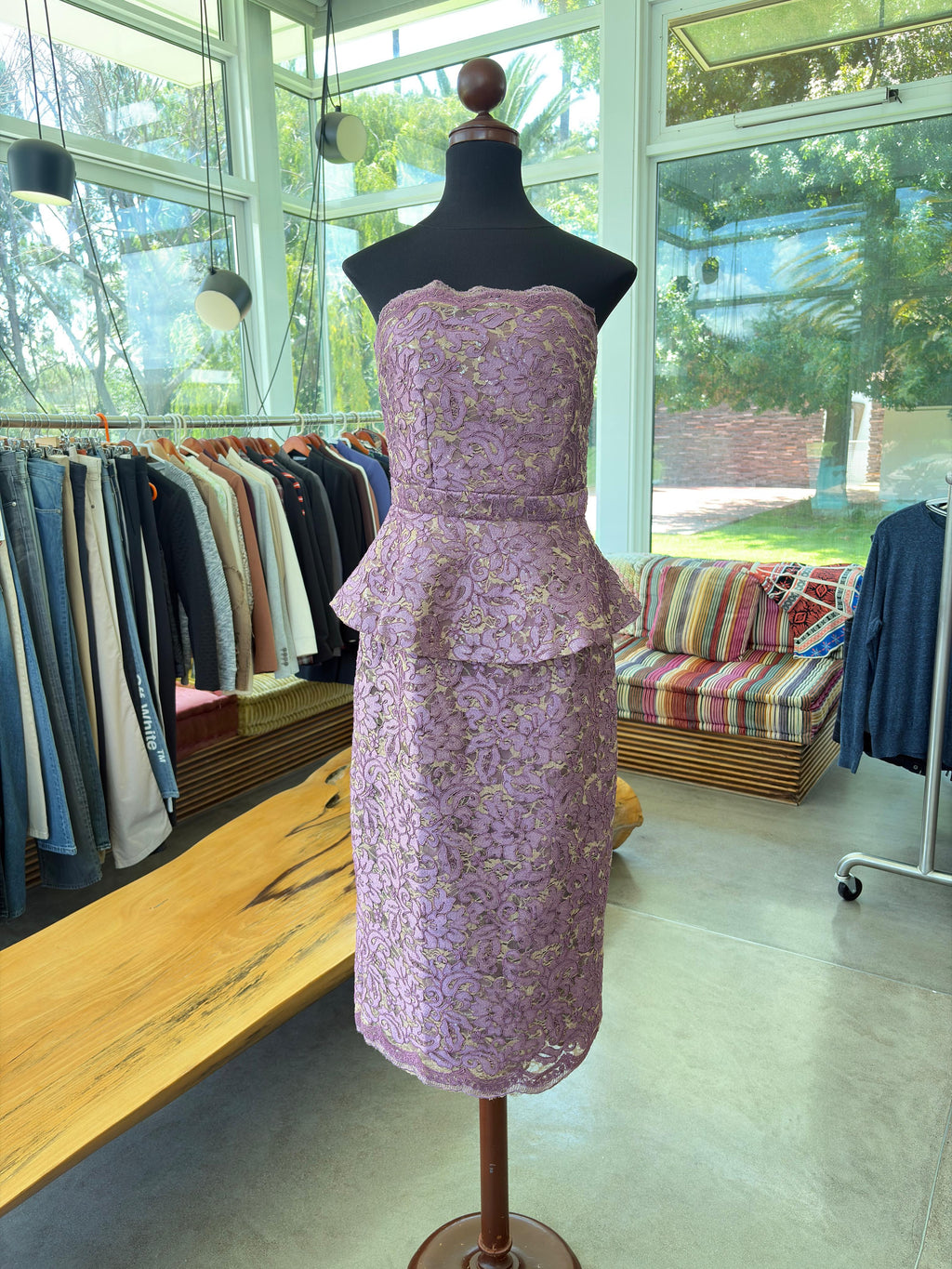 Vestido strapless de encaje morado-VALERIA LARR