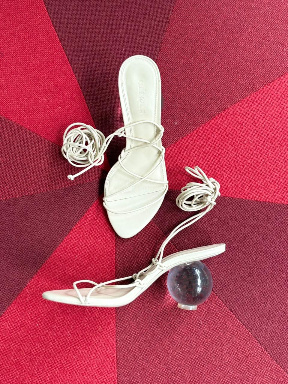 Zapatillas Cult Gaia Blancas con Tacón Esférico y Tiras Ajustables