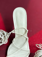 Zapatillas Cult Gaia Blancas con Tacón Esférico y Tiras Ajustables