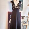 Vestido midi blanco con negro.
