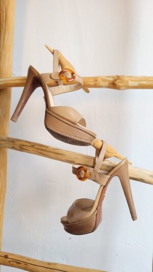 Plataformas Prada color beige