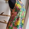Blusa floreada fondo rosa