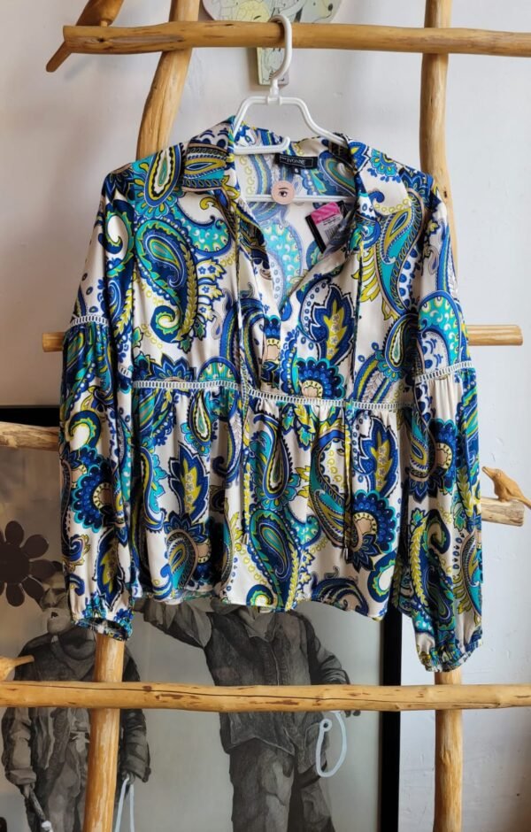 Blusa con estampado paisley