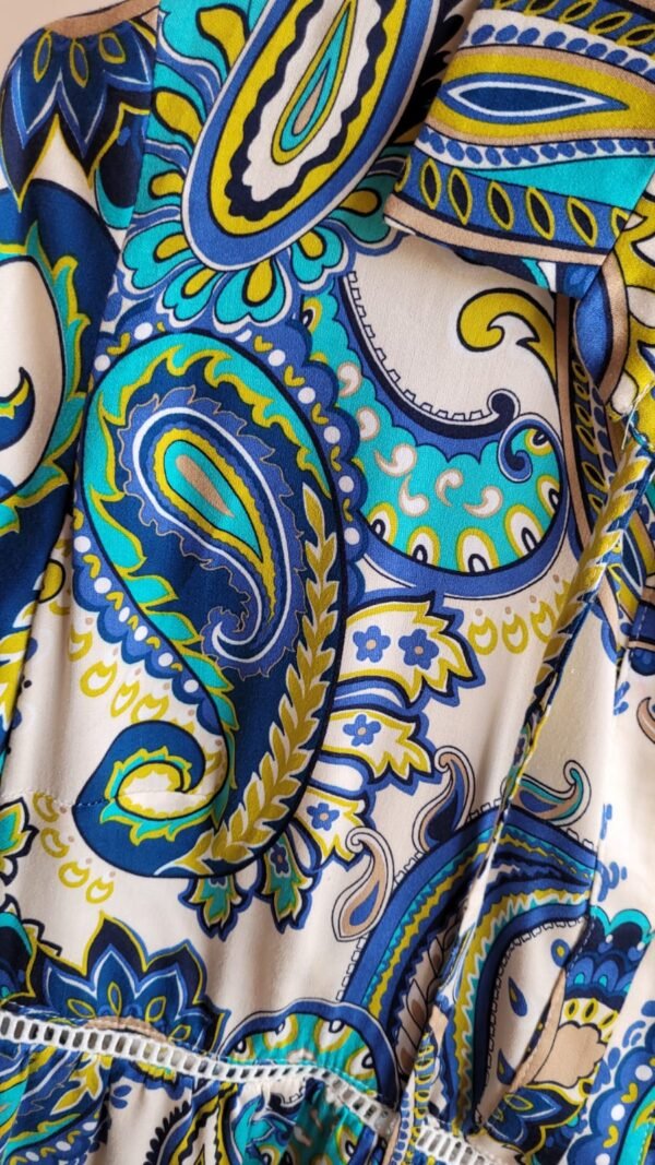 Blusa con estampado paisley