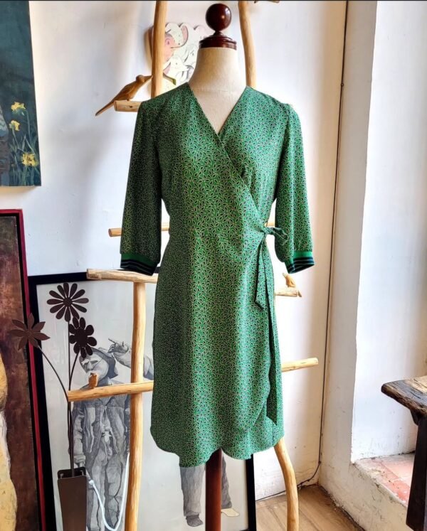 vestido verde11 Vestido verde corto con hojas azul marino