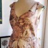 Vestido color champagne con detalles plateados