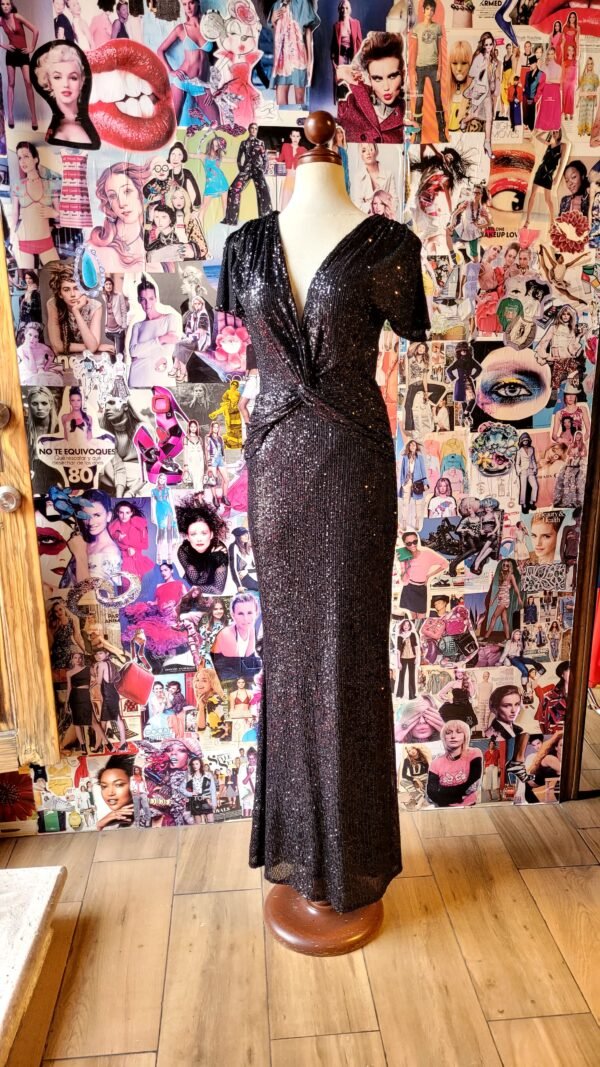 Imagen de WhatsApp 2025-06-27 a las 14.55.32_6aec067e Vestido de lentejuelas negras