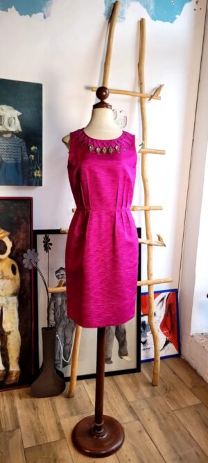 Vestido color rosa fuscia