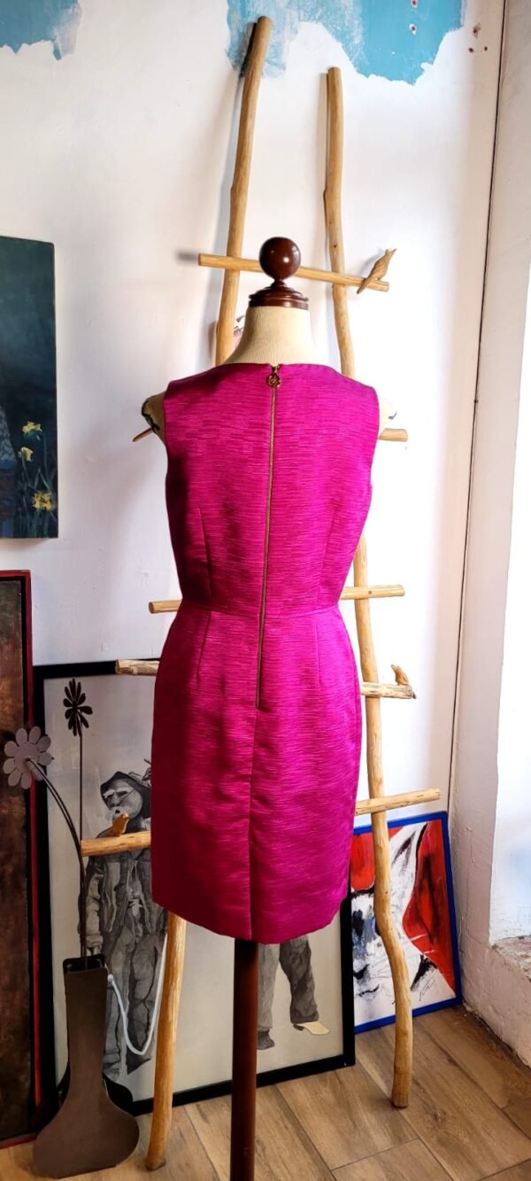 Vestido color rosa fuscia