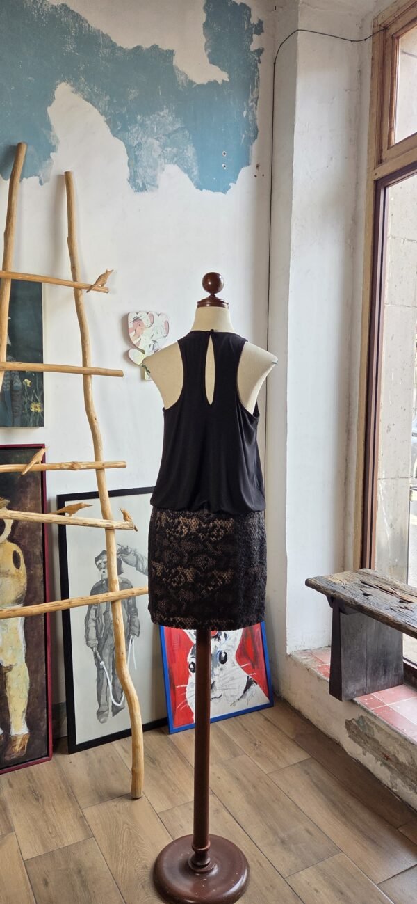 Vestido color negro con encaje