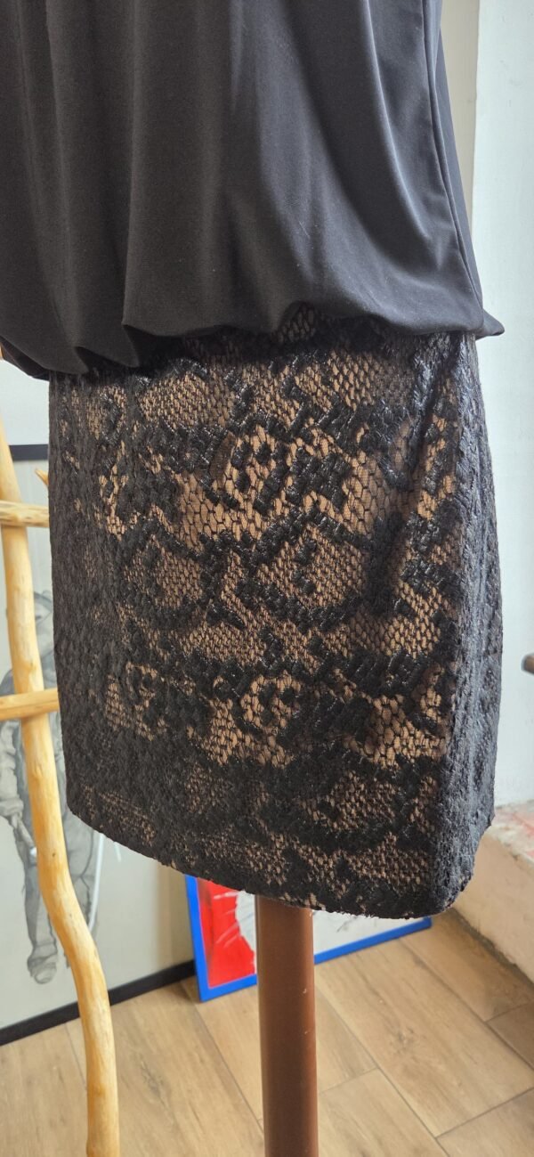 Vestido color negro con encaje