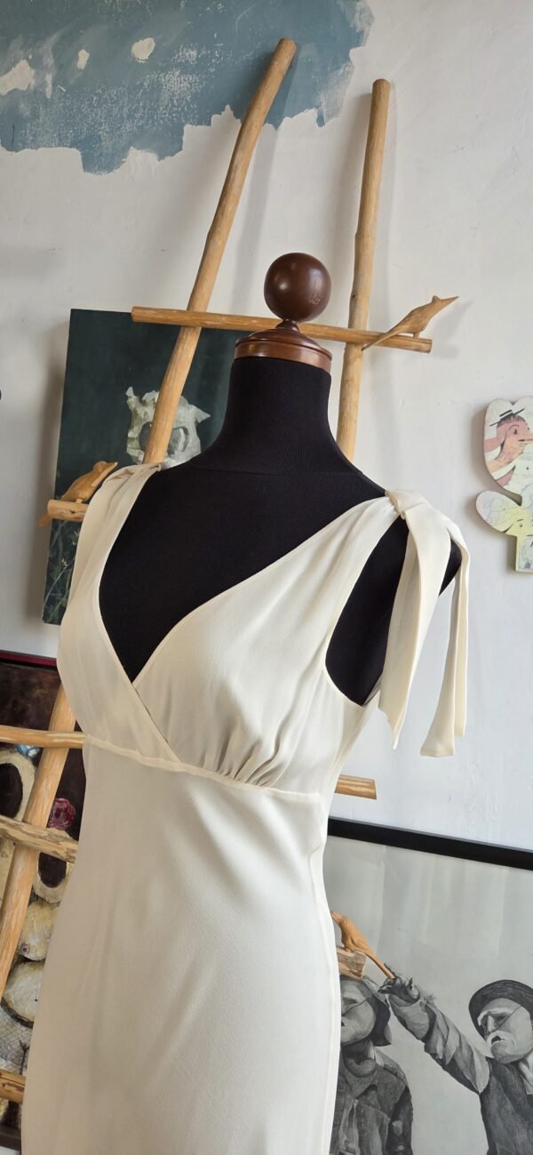 Vestido midi color perla