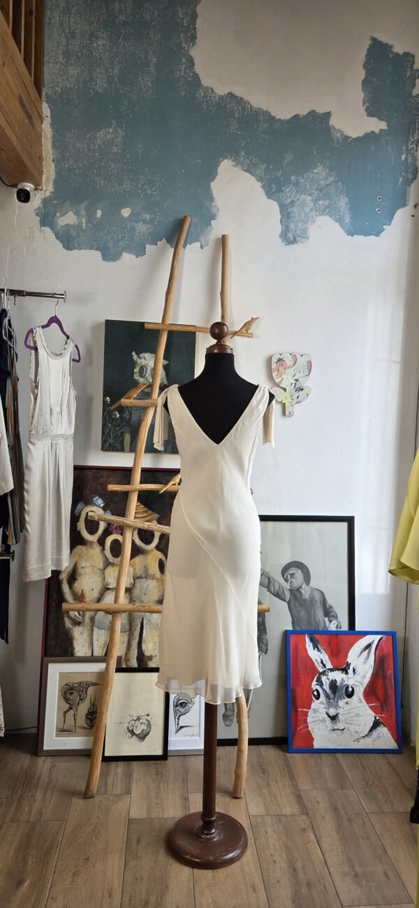 Vestido midi color perla