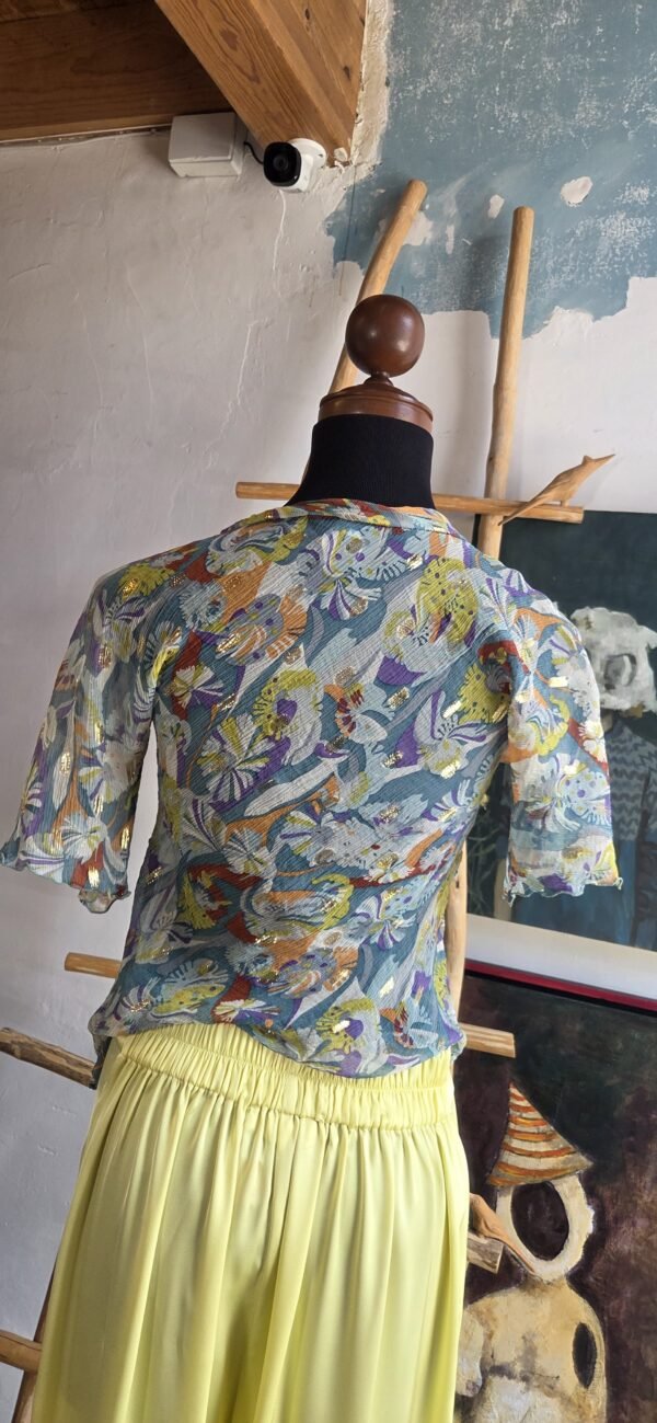 Blusa color aguamarina traslúcido