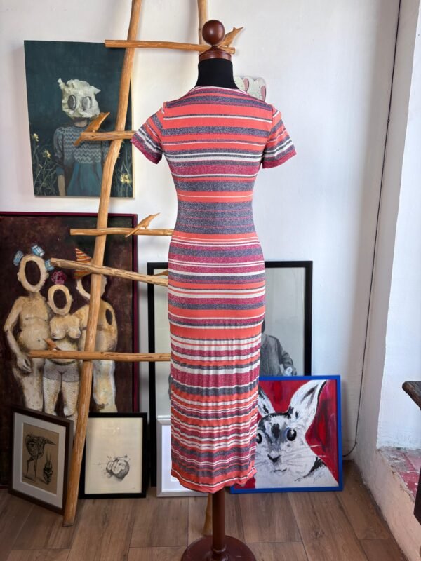 Vestido rayado con destellos plateados