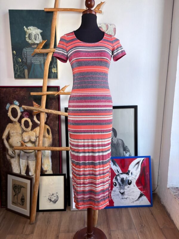 Vestido rayado con destellos plateados