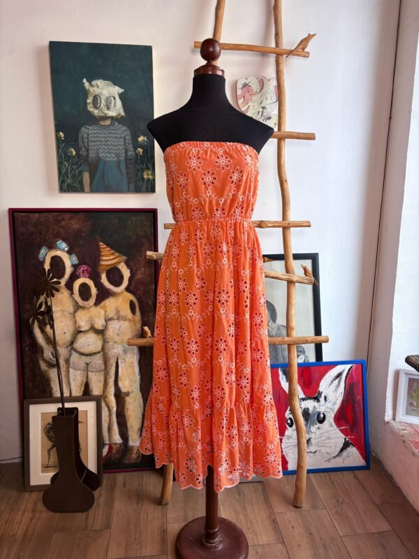 Vestido strapless color naranja