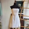 Vestido strapless de encaje color blanco