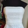 Vestido strapless de encaje color blanco