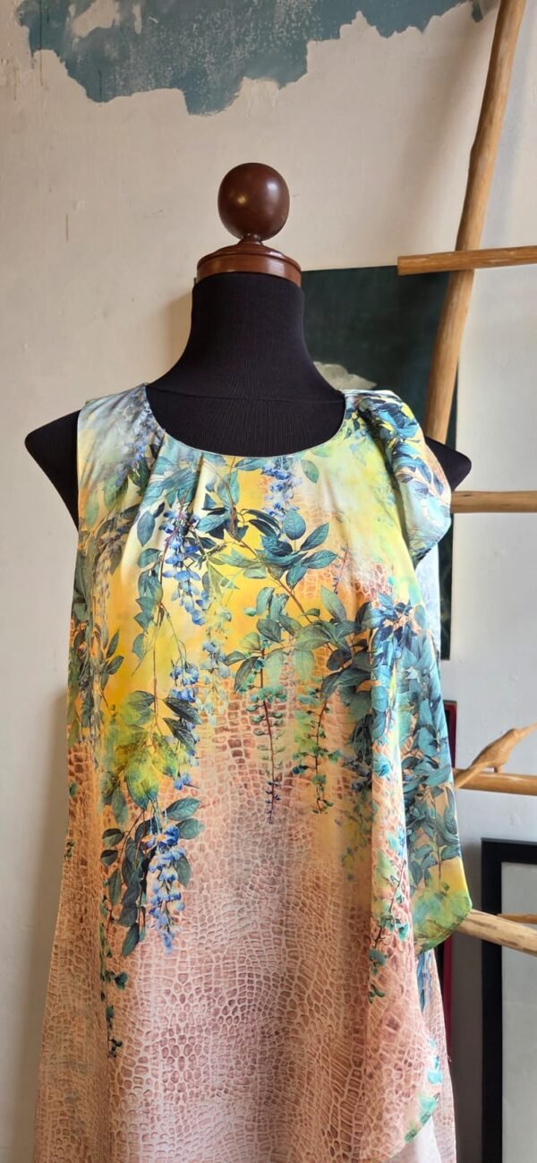 Vestido con diseño de hojas verdes