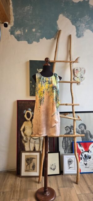 Vestido con diseño de hojas verdes