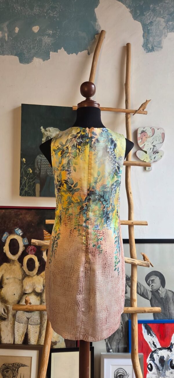 Vestido con diseño de hojas verdes