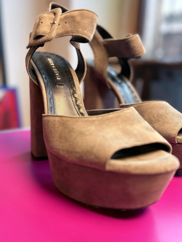 Plataformas color gris
