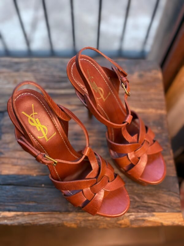 Zapatillas color café/naranja
