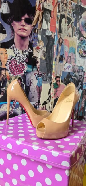 Zapatillas de charol color nude
