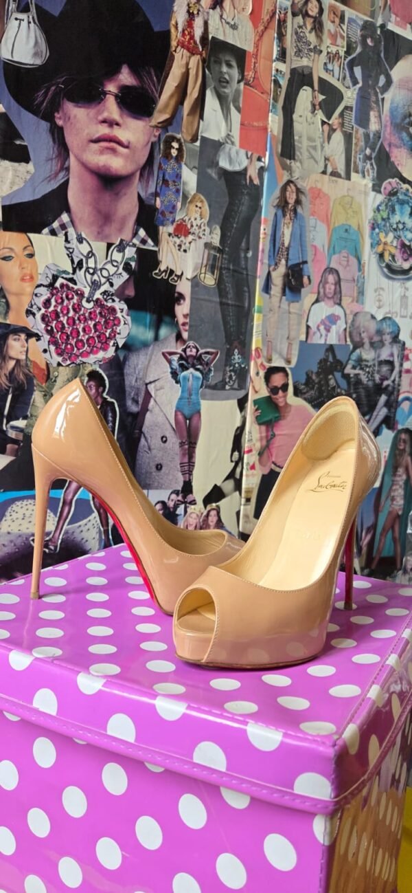 Zapatillas de charol color nude
