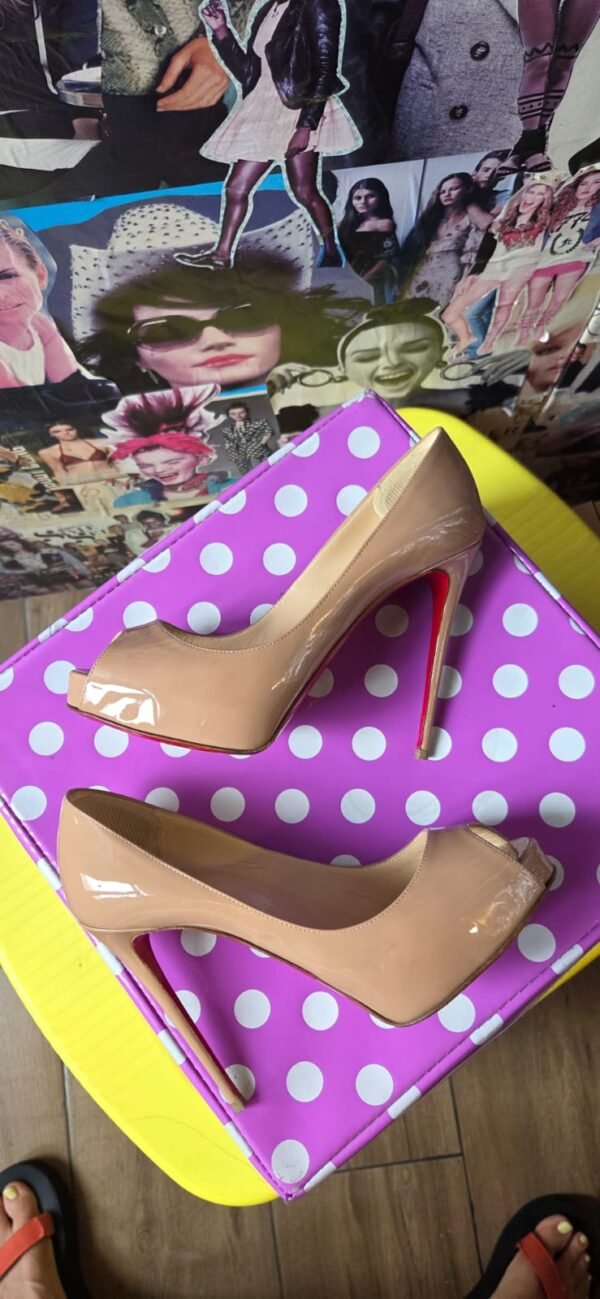 Zapatillas de charol color nude
