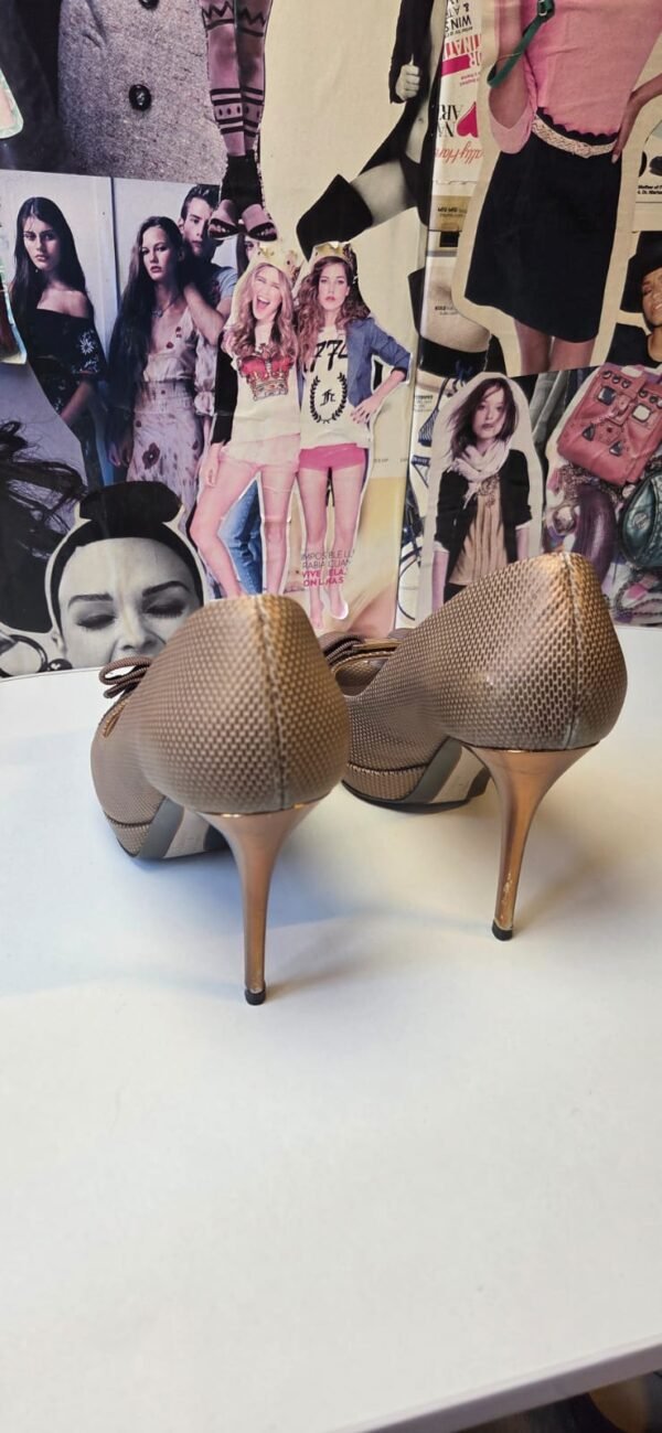 Zapatillas color cobre