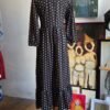 Vestido color negro con puntos blancos