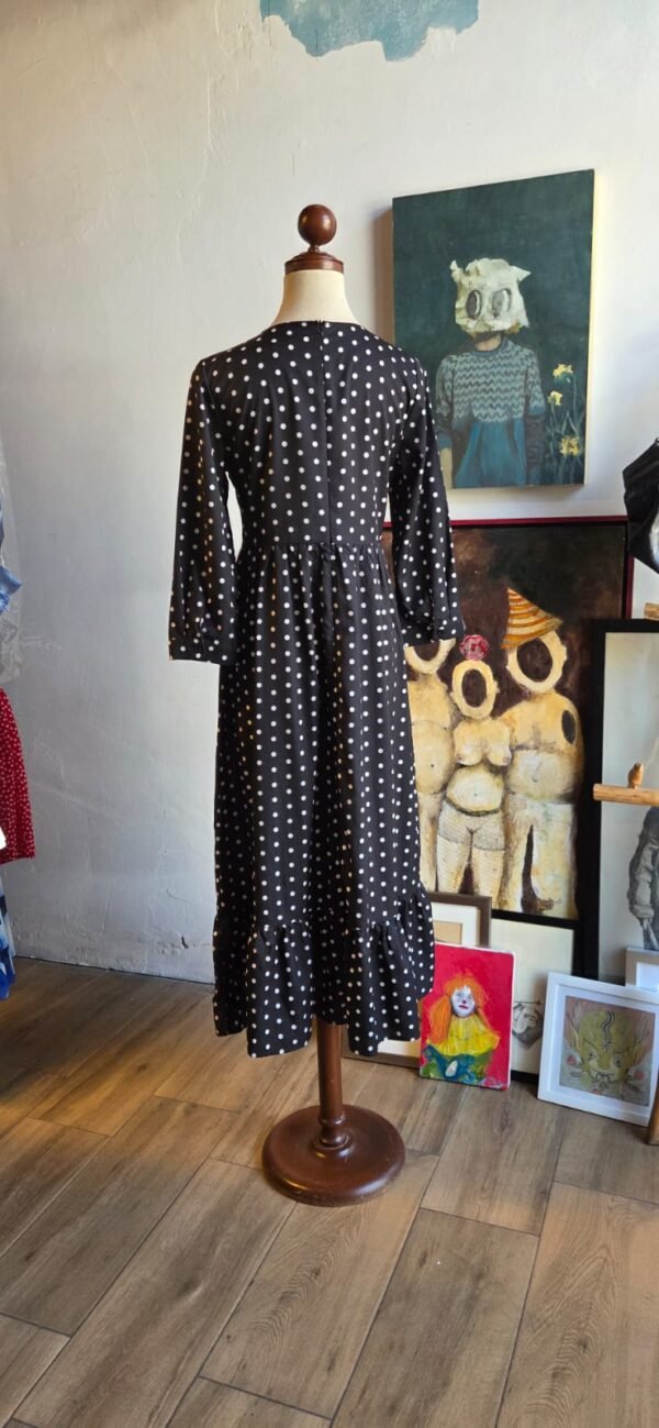 Vestido color negro con puntos blancos