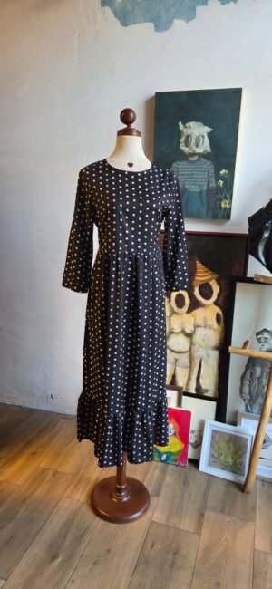 Vestido color negro con puntos blancos