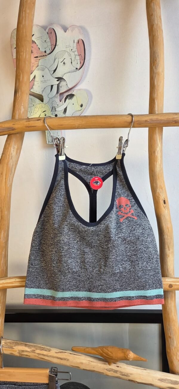 Conjunto deportivo color gris