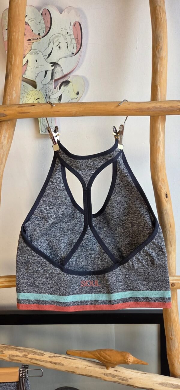 Conjunto deportivo color gris