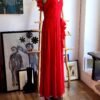 Vestido rojo con holanes estilo flores.