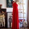 Vestido rojo con holanes estilo flores.