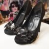 Zapatillas de raso color negro con pedrería