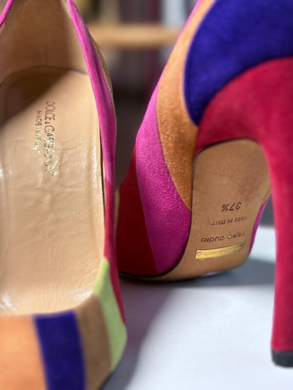 Zapatillas stiletto de distintos colores y tacón de aguja