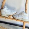 Tenis color blanco de bota